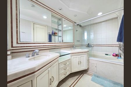 Apartamento para alugar com 228m², 4 quartos e 4 vagasBanheiro da Suíte 4