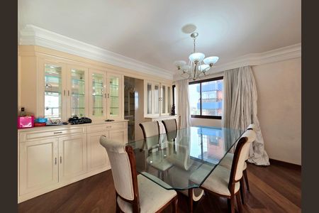 Apartamento para alugar com 228m², 4 quartos e 4 vagasSala