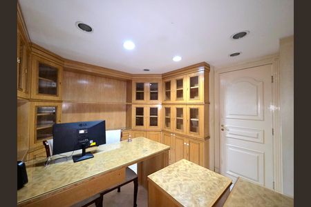 Apartamento para alugar com 228m², 4 quartos e 4 vagasEscritório
