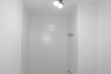 Banheiro de kitnet/studio à venda com 1 quarto, 27m² em República, São Paulo