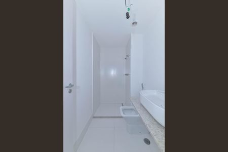 Apartamento à venda com 125m², 3 quartos e 2 vagas Apartamento à venda com 125m², 3 quartos e 2 vagasBanheiro da Suíte 1