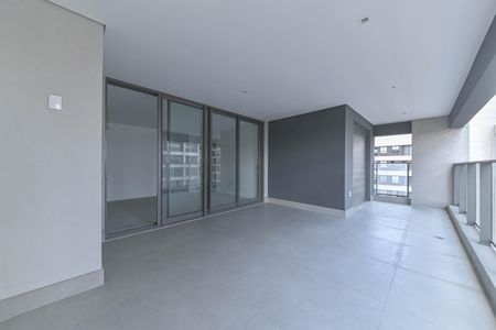 Apartamento à venda com 125m², 3 quartos e 2 vagas Apartamento à venda com 125m², 3 quartos e 2 vagasVaranda