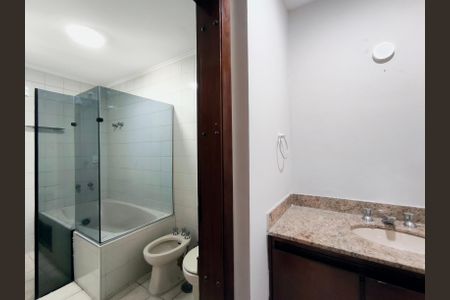 Apartamento à venda com 211m², 3 quartos e 2 vagasBanheiro da Suíte