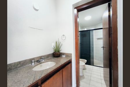 Apartamento à venda com 211m², 3 quartos e 2 vagasBanheiro Social