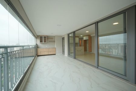 Apartamento à venda com 153m², 4 quartos e 2 vagasVaranda