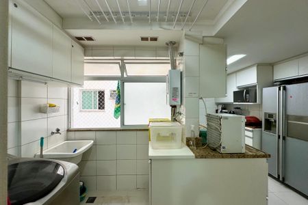 Apartamento à venda com 156m², 3 quartos e 2 vagas Apartamento à venda com 156m², 3 quartos e 2 vagasÁrea de Serviço