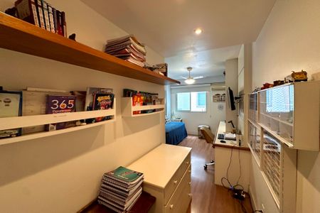 Apartamento à venda com 156m², 3 quartos e 2 vagas Apartamento à venda com 156m², 3 quartos e 2 vagasSuite 3