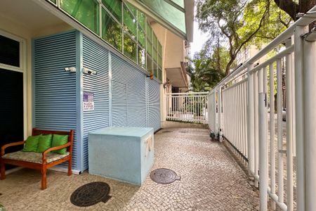 Apartamento à venda com 156m², 3 quartos e 2 vagas Apartamento à venda com 156m², 3 quartos e 2 vagasPlaquinha instalada