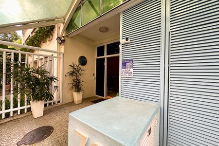 Apartamento à venda com 156m², 3 quartos e 2 vagas Apartamento à venda com 156m², 3 quartos e 2 vagasPlaquinha instalada