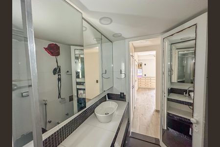 Apartamento à venda com 169m², 3 quartos e 1 vaga Apartamento à venda com 169m², 3 quartos e 1 vagaBanheiro da Suíte 1