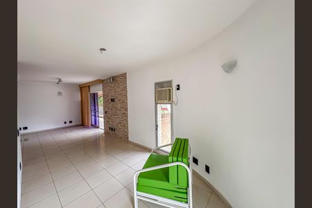 Apartamento à venda com 169m², 3 quartos e 1 vaga Apartamento à venda com 169m², 3 quartos e 1 vagaSala