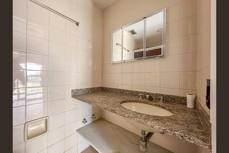 Apartamento à venda com 169m², 3 quartos e 1 vaga Apartamento à venda com 169m², 3 quartos e 1 vagaBanheiro da Suíte 2