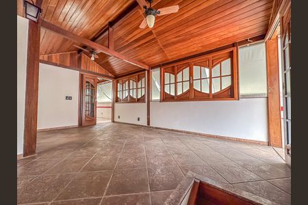 Apartamento à venda com 169m², 3 quartos e 1 vaga Apartamento à venda com 169m², 3 quartos e 1 vagaCobertura