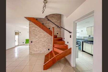 Apartamento à venda com 169m², 3 quartos e 1 vaga Apartamento à venda com 169m², 3 quartos e 1 vagaSala