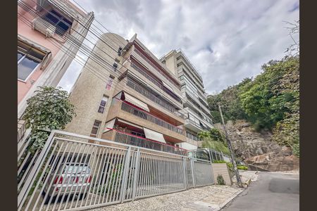 Apartamento à venda com 169m², 3 quartos e 1 vaga Apartamento à venda com 169m², 3 quartos e 1 vagaFachada