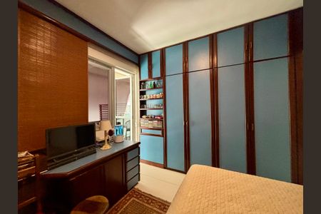 Apartamento à venda com 161m², 4 quartos e 2 vagasQuarto 2