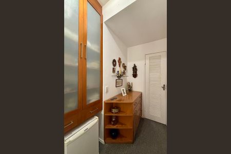 Apartamento à venda com 161m², 4 quartos e 2 vagasCorredor