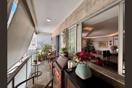 Apartamento à venda com 161m², 4 quartos e 2 vagasVaranda da sala