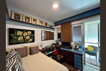 Apartamento à venda com 161m², 4 quartos e 2 vagasQuarto 2