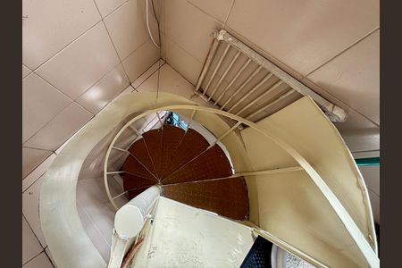 Apartamento à venda com 161m², 4 quartos e 2 vagasÁrea de serviço - escada