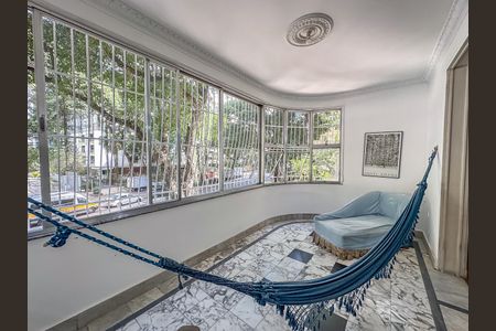 Apartamento à venda com 245m², 4 quartos e 1 vaga Apartamento à venda com 245m², 4 quartos e 1 vagaVaranda