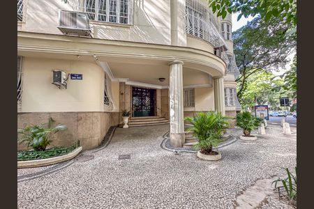 Apartamento à venda com 245m², 4 quartos e 1 vaga Apartamento à venda com 245m², 4 quartos e 1 vagaFachada