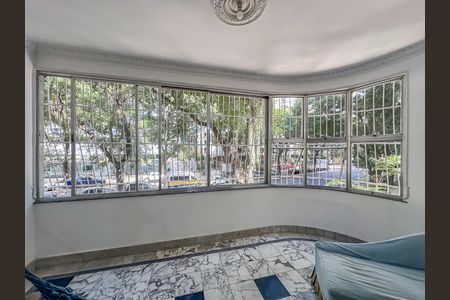 Apartamento à venda com 245m², 4 quartos e 1 vaga Apartamento à venda com 245m², 4 quartos e 1 vagaVaranda