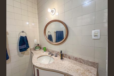 Apartamento à venda com 245m², 4 quartos e 1 vaga Apartamento à venda com 245m², 4 quartos e 1 vagaBanheiro