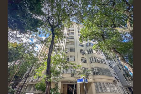 Apartamento à venda com 245m², 4 quartos e 1 vaga Apartamento à venda com 245m², 4 quartos e 1 vagaFachada