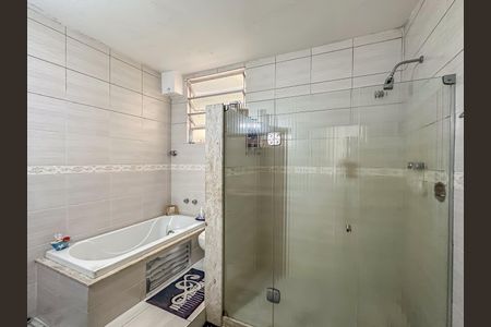 Apartamento à venda com 245m², 4 quartos e 1 vaga Apartamento à venda com 245m², 4 quartos e 1 vagaBanheiro da Suíte