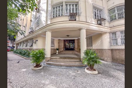 Apartamento à venda com 245m², 4 quartos e 1 vaga Apartamento à venda com 245m², 4 quartos e 1 vagaFachada