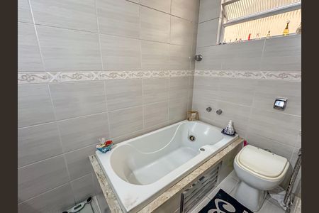 Apartamento à venda com 245m², 4 quartos e 1 vaga Apartamento à venda com 245m², 4 quartos e 1 vagaBanheiro da Suíte