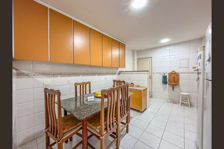 Apartamento à venda com 245m², 4 quartos e 1 vaga Apartamento à venda com 245m², 4 quartos e 1 vagaCozinha