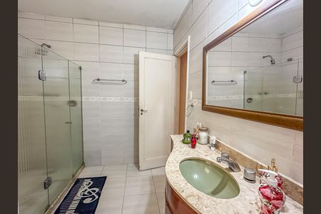 Apartamento à venda com 245m², 4 quartos e 1 vaga Apartamento à venda com 245m², 4 quartos e 1 vagaBanheiro da Suíte