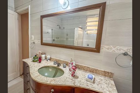 Apartamento à venda com 245m², 4 quartos e 1 vaga Apartamento à venda com 245m², 4 quartos e 1 vagaBanheiro da Suíte