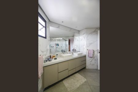 Apartamento à venda com 200m², 3 quartos e 3 vagasBanheiro da Suíte 3