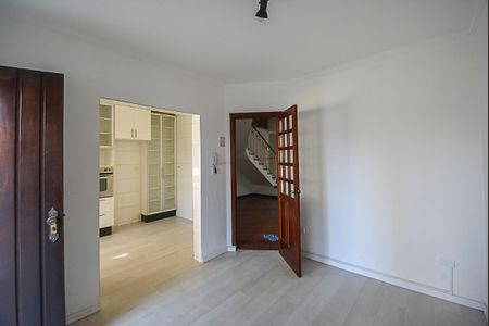 Casa à venda com 250m², 3 quartos e 5 vagas Casa à venda com 250m², 3 quartos e 5 vagasCopa