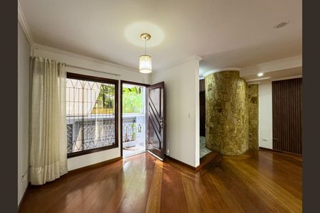 Casa à venda com 250m², 3 quartos e 5 vagasFoto 01