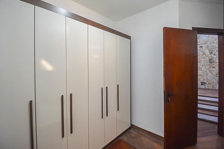 Casa à venda com 250m², 3 quartos e 5 vagas Casa à venda com 250m², 3 quartos e 5 vagasCloset da suíte