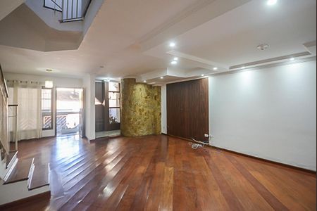 Casa à venda com 250m², 3 quartos e 5 vagas Casa à venda com 250m², 3 quartos e 5 vagasSala