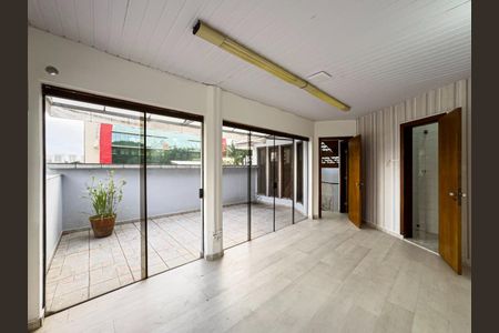 Casa à venda com 250m², 3 quartos e 5 vagasFoto 01
