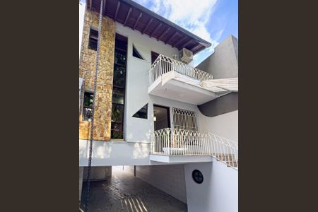 Casa à venda com 250m², 3 quartos e 5 vagasFoto 01