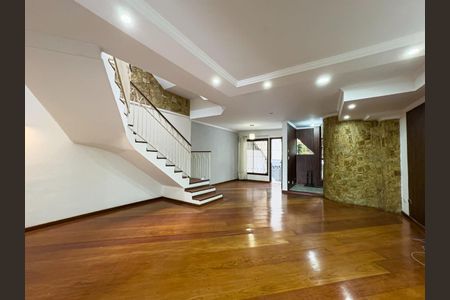 Casa à venda com 250m², 3 quartos e 5 vagasFoto 01