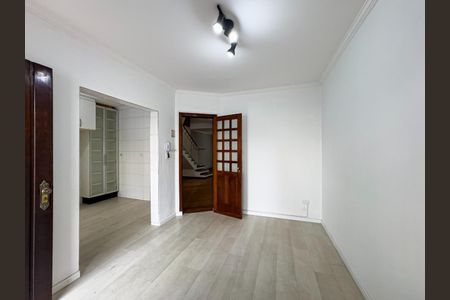 Casa à venda com 250m², 3 quartos e 5 vagasFoto 01