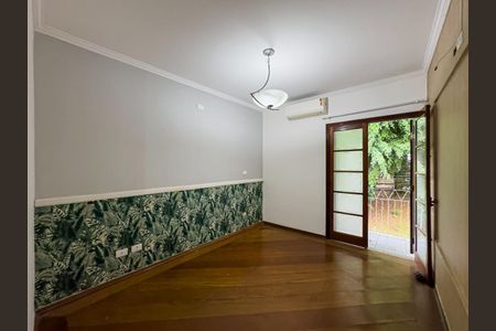 Casa à venda com 250m², 3 quartos e 5 vagasFoto 01