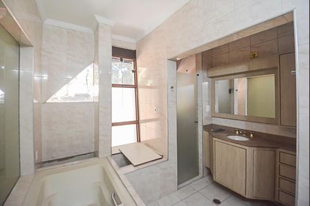 Casa à venda com 250m², 3 quartos e 5 vagas Casa à venda com 250m², 3 quartos e 5 vagasBanheiro da Suíte