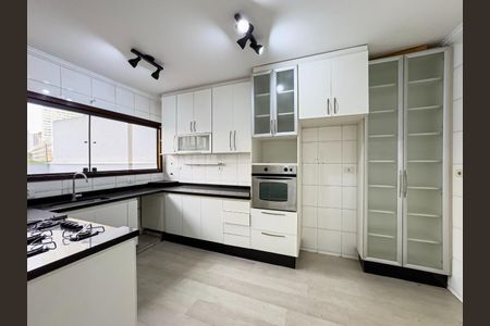 Casa à venda com 250m², 3 quartos e 5 vagasFoto 01