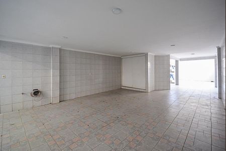 Casa à venda com 250m², 3 quartos e 5 vagas Casa à venda com 250m², 3 quartos e 5 vagasGaragem