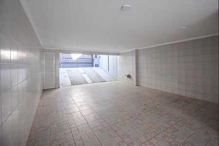 Casa à venda com 250m², 3 quartos e 5 vagas Casa à venda com 250m², 3 quartos e 5 vagasGaragem