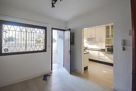 Casa à venda com 250m², 3 quartos e 5 vagas Casa à venda com 250m², 3 quartos e 5 vagasCopa